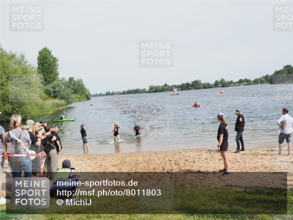 21.06.2025 - 27. Vierlanden-Triathlon MichiJ http://msf.ph/oto/8011803 15.06.2026 10:14:17 Schwimmen 482, 618, 632 meine-sportfotos.de