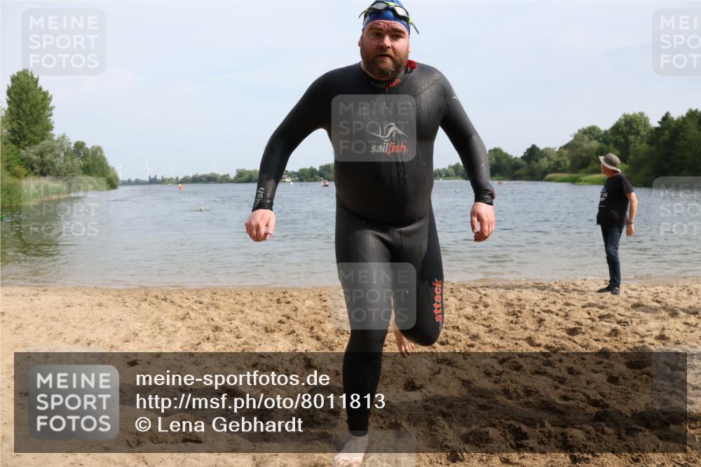 15.06.2025 - 27. Vierlanden-Triathlon Lena Gebhardt http://msf.ph/oto/8011813 15.06.2025 10:08:41 Schwimmen 380, 387, 437, 454, 469 meine-sportfotos.de