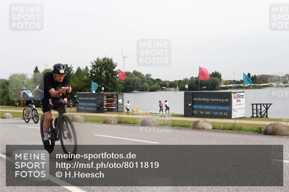 15.06.2025 - 27. Vierlanden-Triathlon H.Heesch http://msf.ph/oto/8011819 15.06.2025 11:04:45 Radfahren 30, 137, 577, 685, 711 meine-sportfotos.de