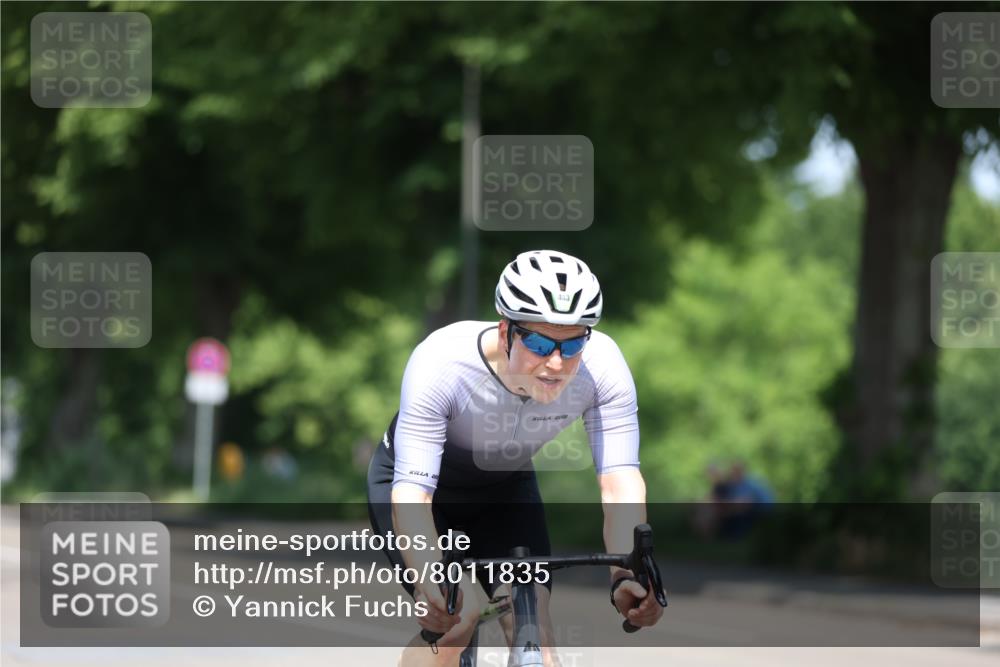 15.06.2025 - 7 Türme Triathlon Yannick Fuchs http://msf.ph/oto/8011835 15.06.2025 12:46:14 Radfahren 489, 501 meine-sportfotos.de