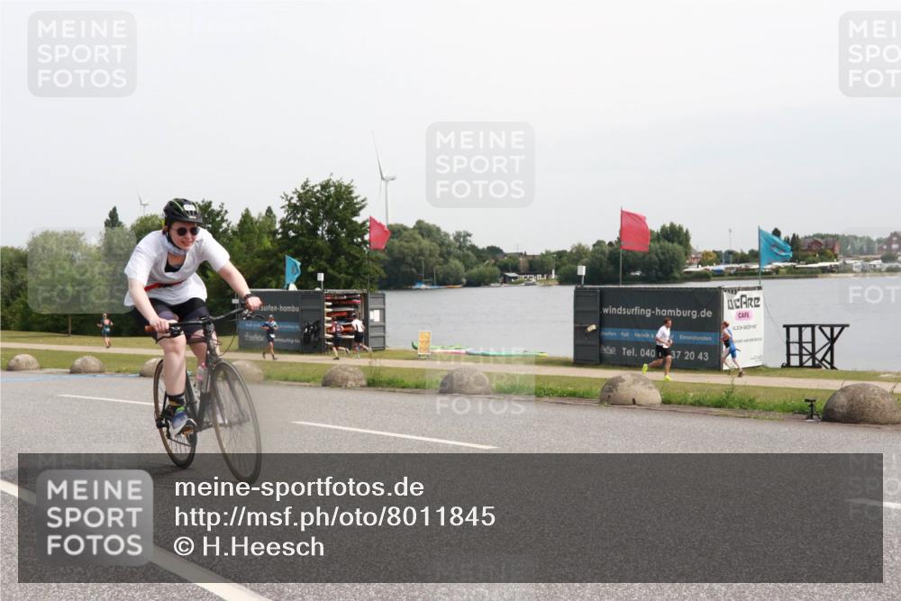 15.06.2025 - 27. Vierlanden-Triathlon H.Heesch http://msf.ph/oto/8011845 15.06.2025 11:04:48 Radfahren 30, 137, 547, 577, 685 meine-sportfotos.de