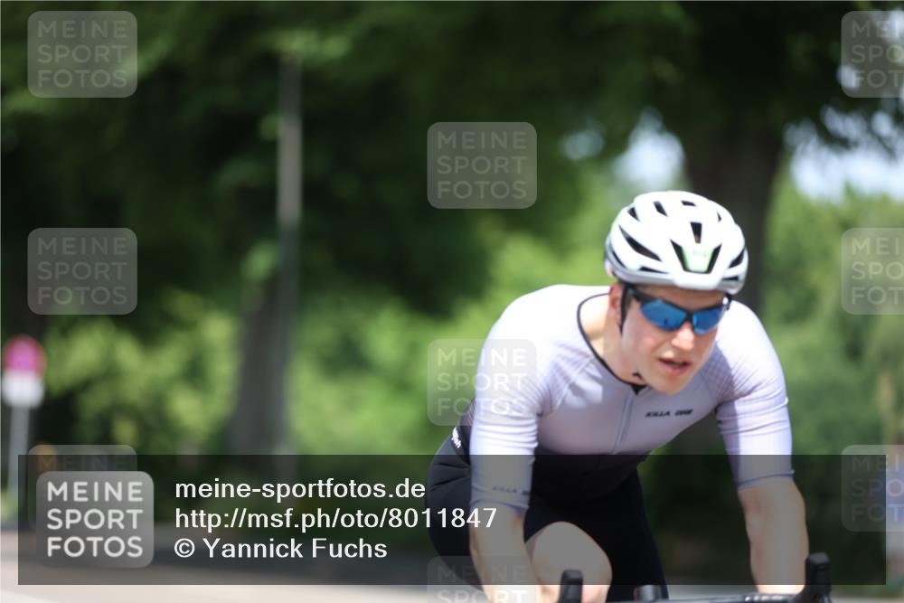 15.06.2025 - 7 Türme Triathlon Yannick Fuchs http://msf.ph/oto/8011847 15.06.2025 12:46:14 Radfahren 489, 501 meine-sportfotos.de