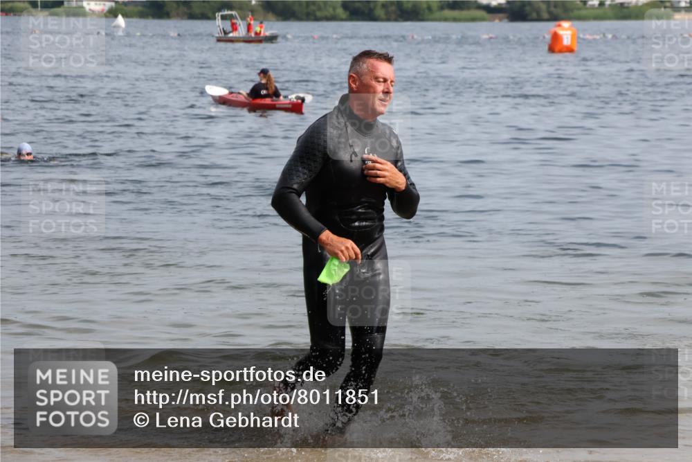 15.06.2025 - 27. Vierlanden-Triathlon Lena Gebhardt http://msf.ph/oto/8011851 15.06.2025 10:09:26 Schwimmen 421 meine-sportfotos.de