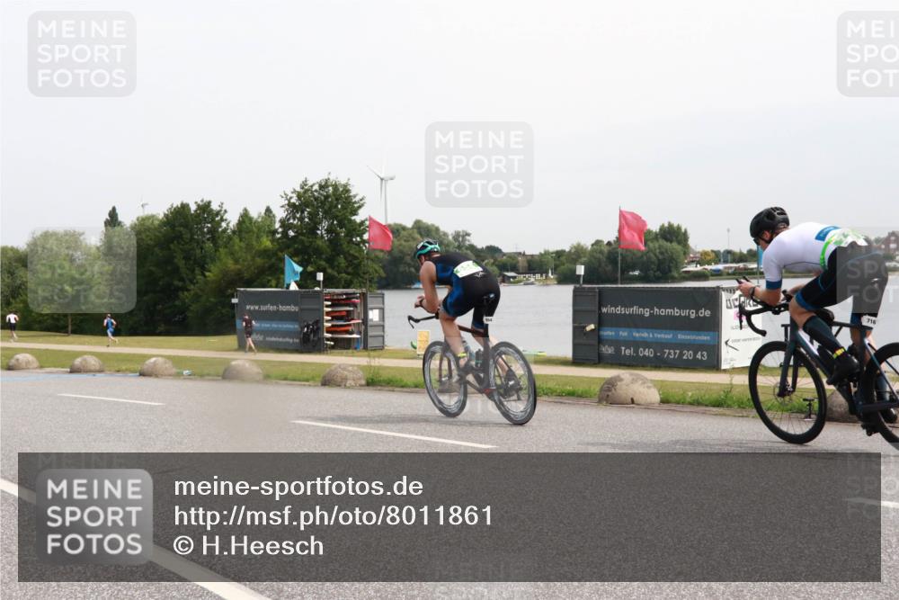 15.06.2025 - 27. Vierlanden-Triathlon H.Heesch http://msf.ph/oto/8011861 15.06.2025 11:04:59 Radfahren 654 meine-sportfotos.de