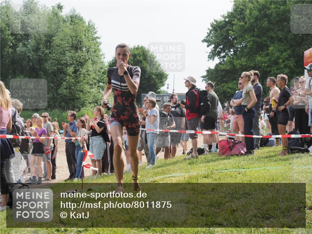 15.06.2025 - 27. Vierlanden-Triathlon KatJ http://msf.ph/oto/8011875 15.06.2025 10:13:51 Schwimmen 490, 513, 540, 545, 585, 622 meine-sportfotos.de