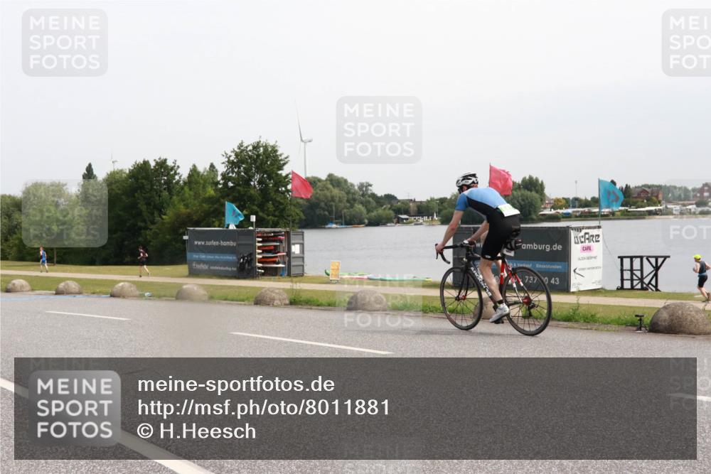 15.06.2025 - 27. Vierlanden-Triathlon H.Heesch http://msf.ph/oto/8011881 15.06.2025 11:05:00 Radfahren 654, 716 meine-sportfotos.de