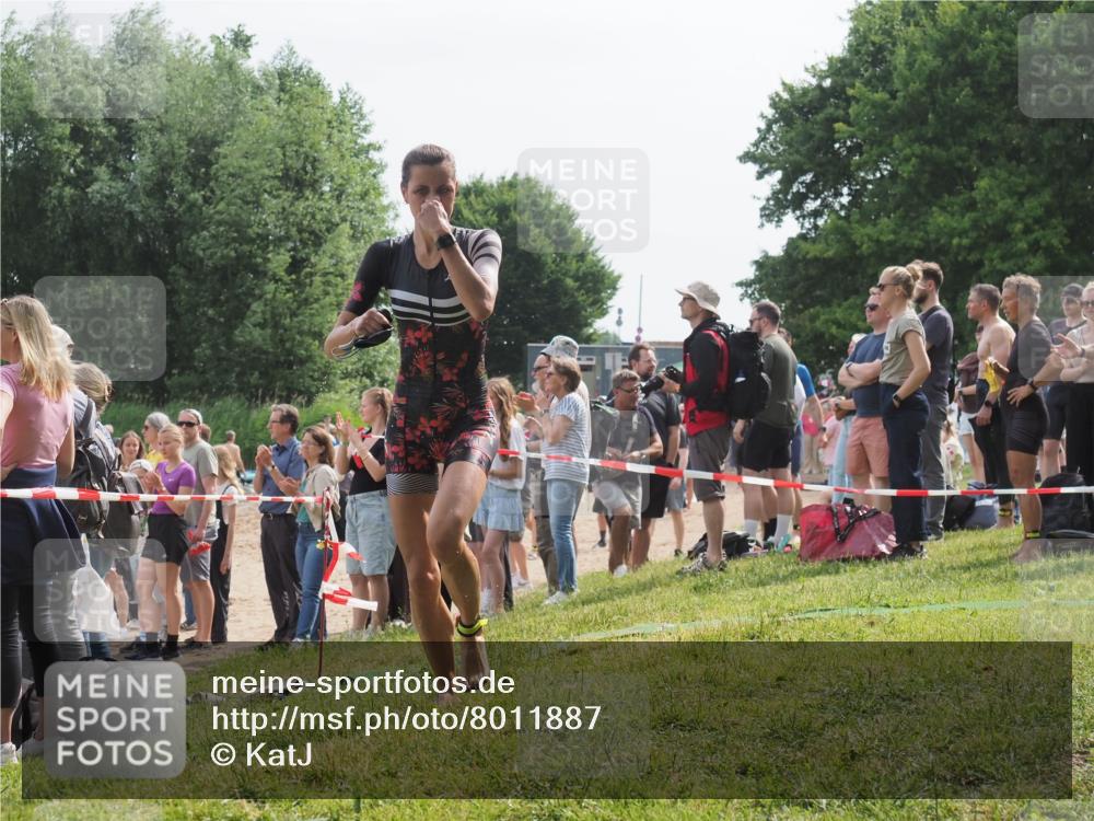 15.06.2025 - 27. Vierlanden-Triathlon KatJ http://msf.ph/oto/8011887 15.06.2025 10:13:52 Schwimmen 490, 513, 540, 545, 622 meine-sportfotos.de