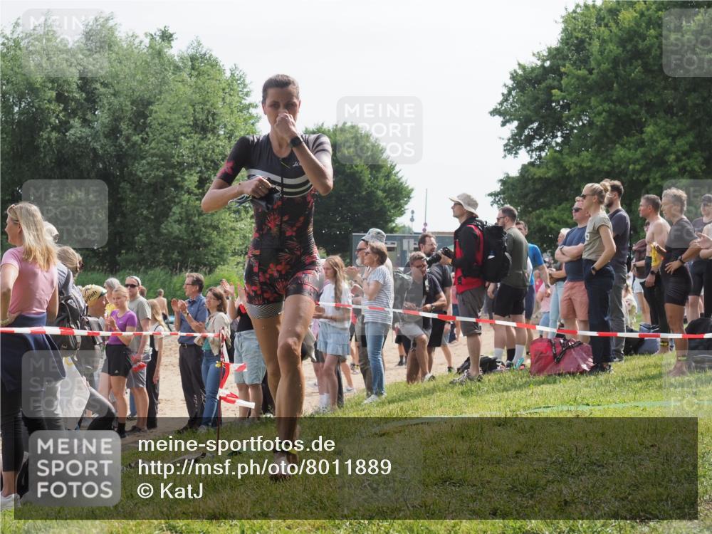 15.06.2025 - 27. Vierlanden-Triathlon KatJ http://msf.ph/oto/8011889 15.06.2025 10:13:52 Schwimmen 490, 513, 540, 545, 622 meine-sportfotos.de