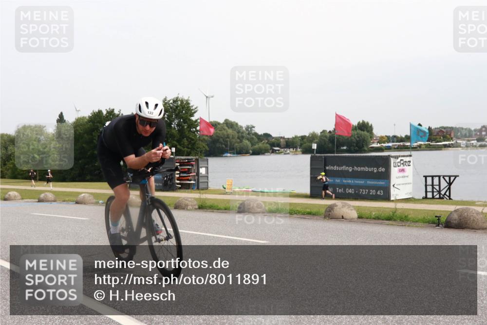15.06.2025 - 27. Vierlanden-Triathlon H.Heesch http://msf.ph/oto/8011891 15.06.2025 11:05:04 Radfahren 122, 654, 683, 716 meine-sportfotos.de