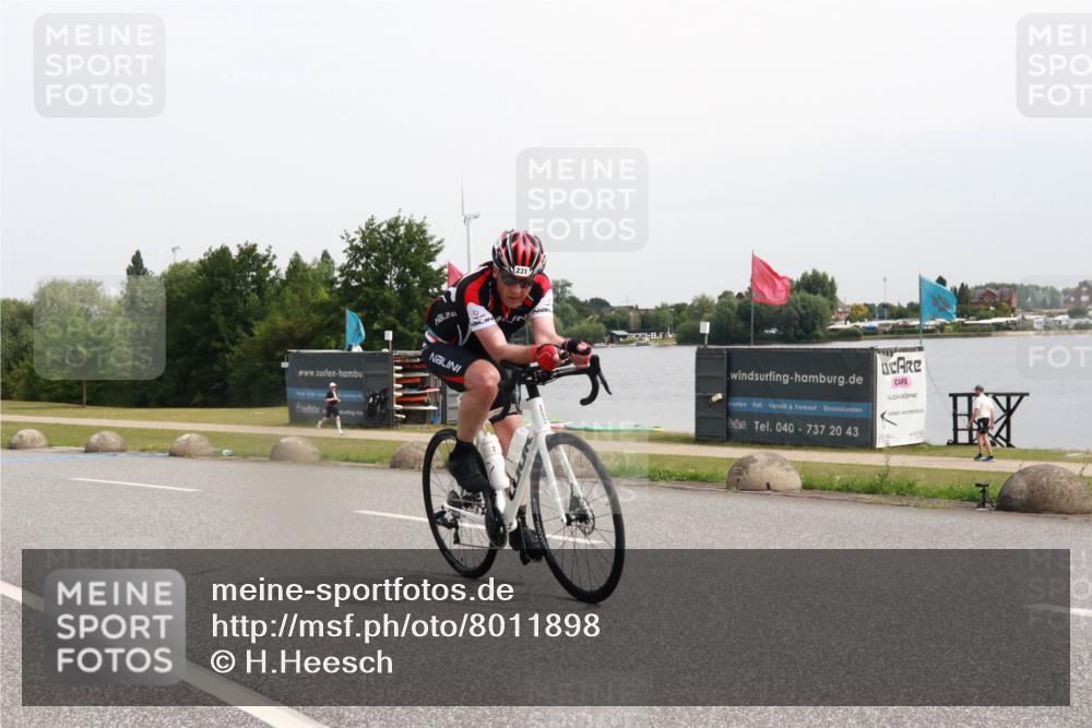 15.06.2025 - 27. Vierlanden-Triathlon H.Heesch http://msf.ph/oto/8011898 15.06.2025 11:05:07 Radfahren 122, 231, 588, 654, 683, 716 meine-sportfotos.de