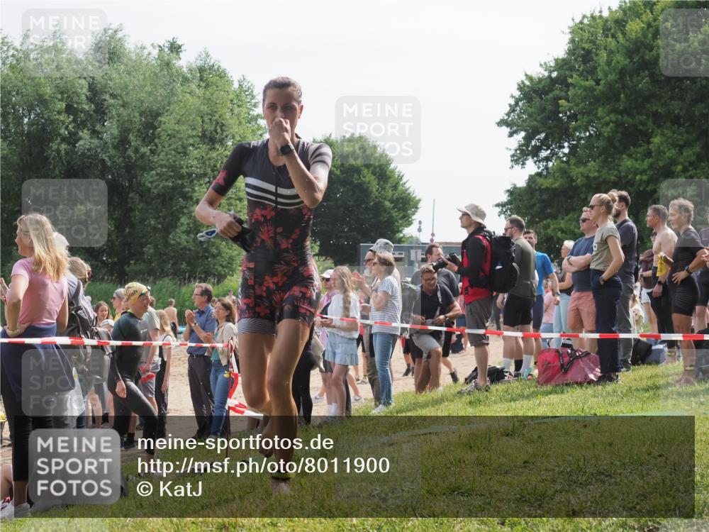 15.06.2025 - 27. Vierlanden-Triathlon KatJ http://msf.ph/oto/8011900 15.06.2025 10:13:52 Schwimmen 490, 513, 540, 545, 622 meine-sportfotos.de