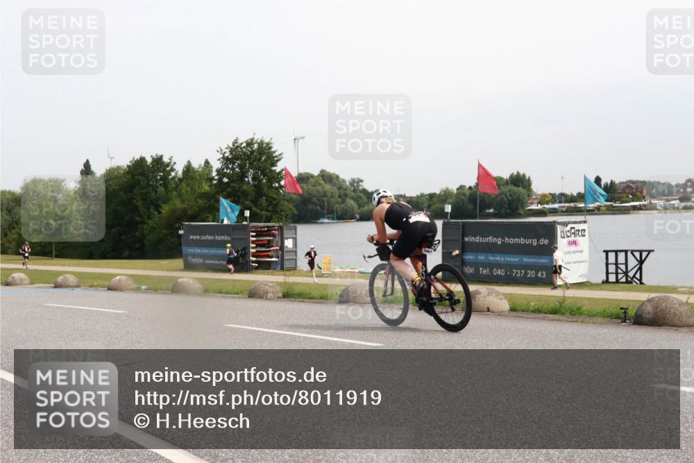 15.06.2025 - 27. Vierlanden-Triathlon H.Heesch http://msf.ph/oto/8011919 15.06.2025 11:05:09 Radfahren 122, 231, 588, 683 meine-sportfotos.de
