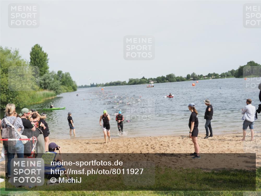 21.06.2025 - 27. Vierlanden-Triathlon MichiJ http://msf.ph/oto/8011927 15.06.2026 10:14:20 Schwimmen 482, 565, 618 meine-sportfotos.de