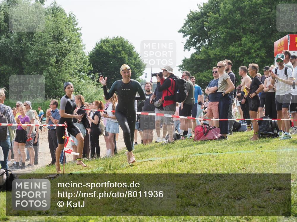 15.06.2025 - 27. Vierlanden-Triathlon KatJ http://msf.ph/oto/8011936 15.06.2025 10:13:53 Schwimmen 490, 513, 540, 622 meine-sportfotos.de
