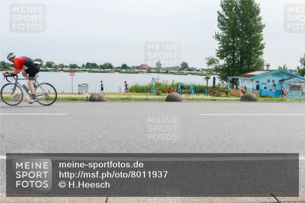 15.06.2025 - 27. Vierlanden-Triathlon H.Heesch http://msf.ph/oto/8011937 15.06.2025 11:05:13 Radfahren 246, 692, 702, 733 meine-sportfotos.de