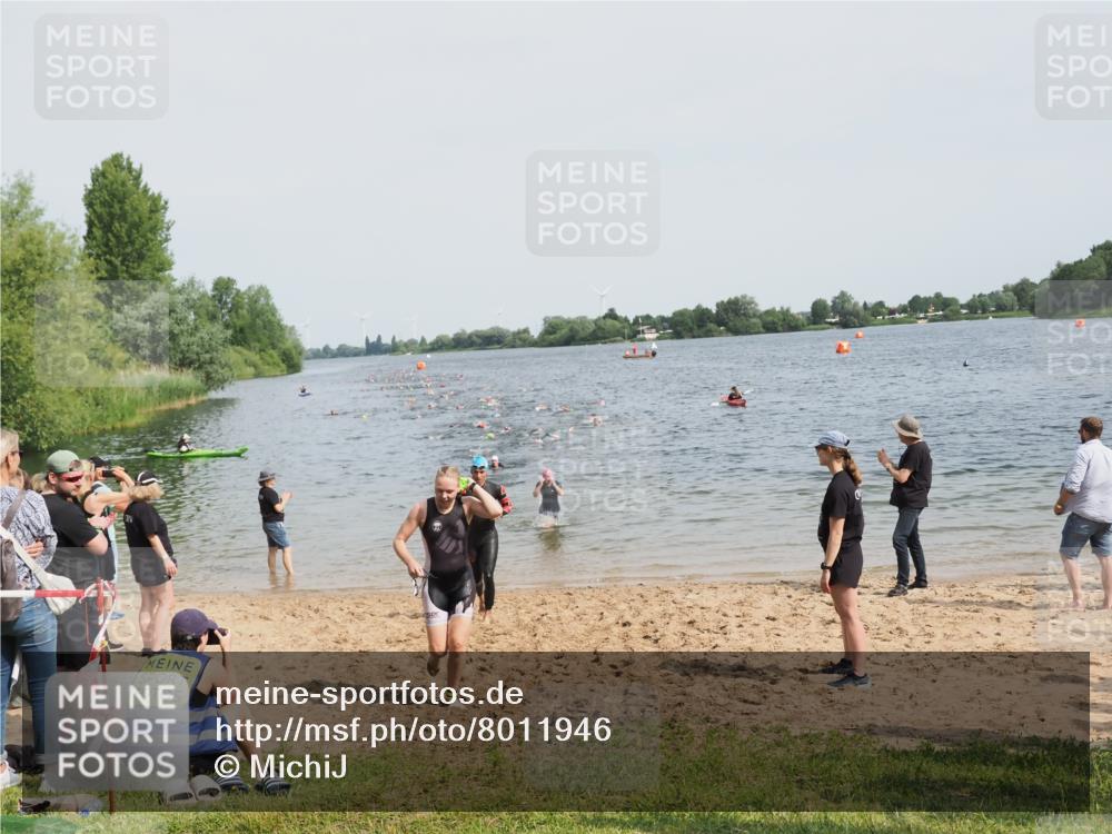 21.06.2025 - 27. Vierlanden-Triathlon MichiJ http://msf.ph/oto/8011946 15.06.2026 10:14:22 Schwimmen 482, 565, 618 meine-sportfotos.de