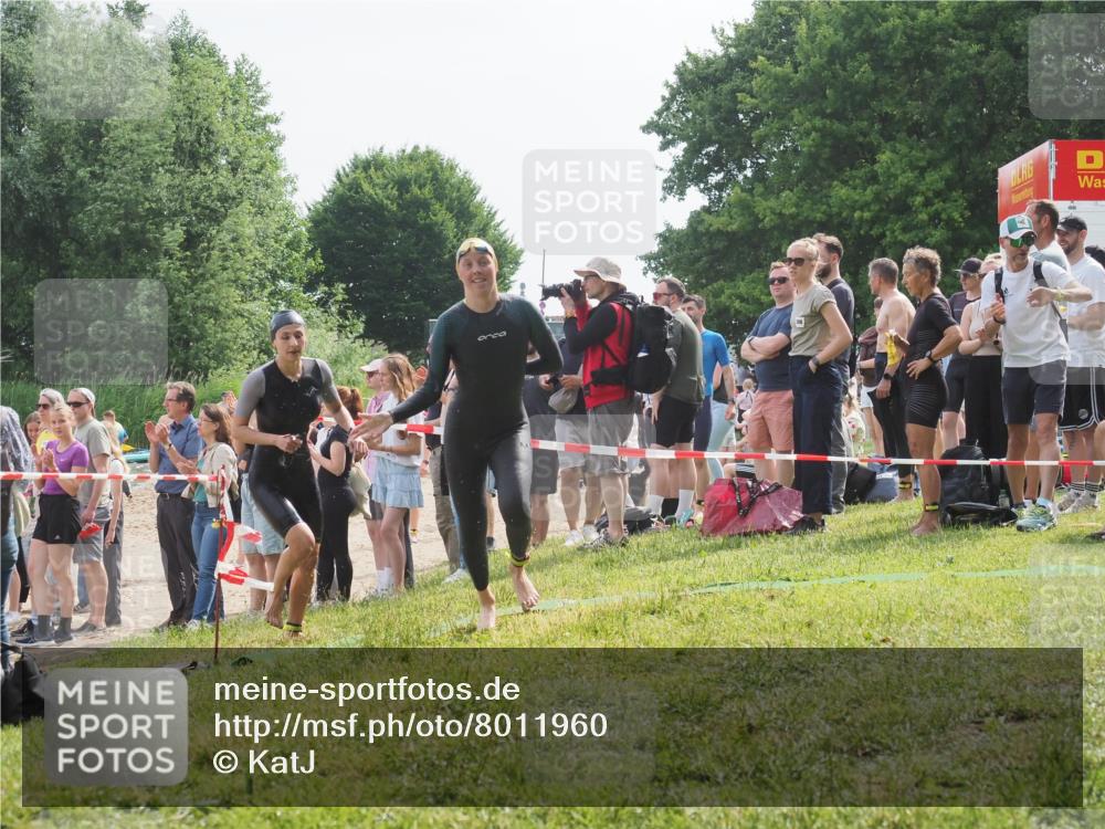 15.06.2025 - 27. Vierlanden-Triathlon KatJ http://msf.ph/oto/8011960 15.06.2025 10:13:53 Schwimmen 490, 513, 540, 622 meine-sportfotos.de