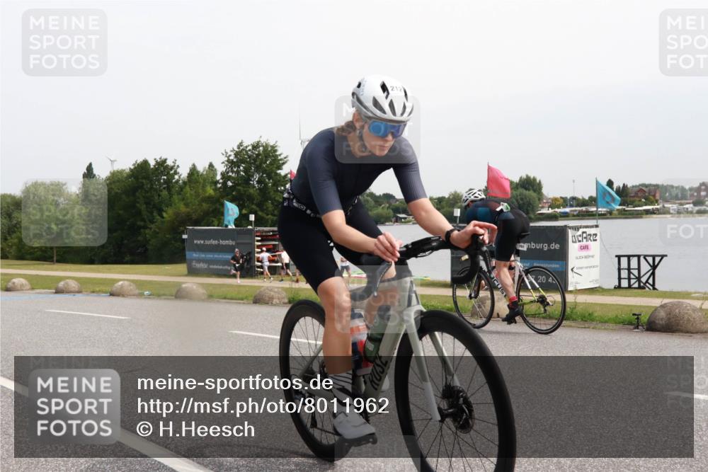 15.06.2025 - 27. Vierlanden-Triathlon H.Heesch http://msf.ph/oto/8011962 15.06.2025 11:05:20 Radfahren 212, 702 meine-sportfotos.de