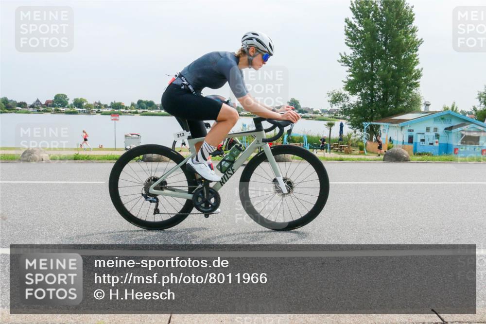 15.06.2025 - 27. Vierlanden-Triathlon H.Heesch http://msf.ph/oto/8011966 15.06.2025 11:05:20 Radfahren 212, 707 meine-sportfotos.de