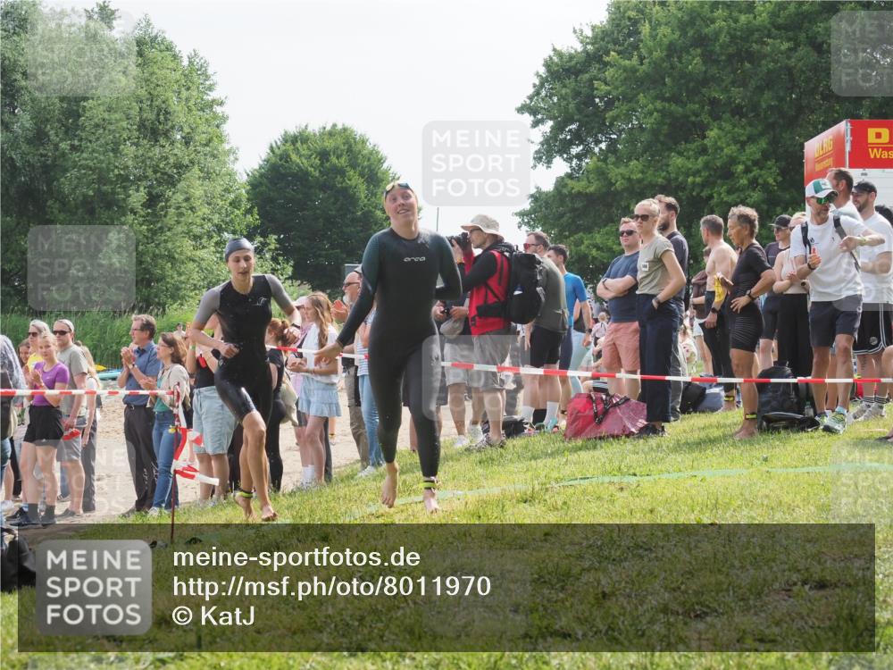 15.06.2025 - 27. Vierlanden-Triathlon KatJ http://msf.ph/oto/8011970 15.06.2025 10:13:53 Schwimmen 490, 513, 540, 622 meine-sportfotos.de