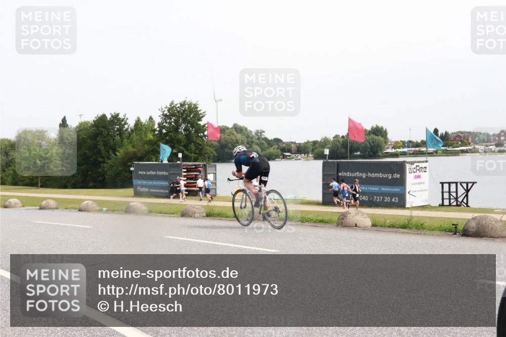15.06.2025 - 27. Vierlanden-Triathlon H.Heesch http://msf.ph/oto/8011973 15.06.2025 11:05:20 Radfahren 212, 702 meine-sportfotos.de