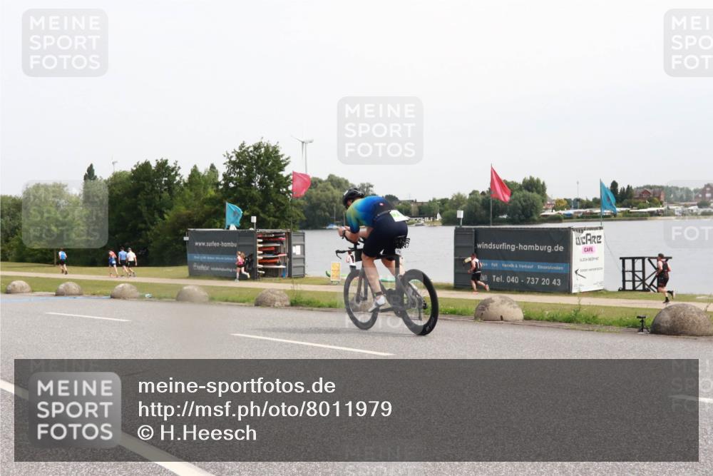 15.06.2025 - 27. Vierlanden-Triathlon H.Heesch http://msf.ph/oto/8011979 15.06.2025 11:05:30 Radfahren 718 meine-sportfotos.de