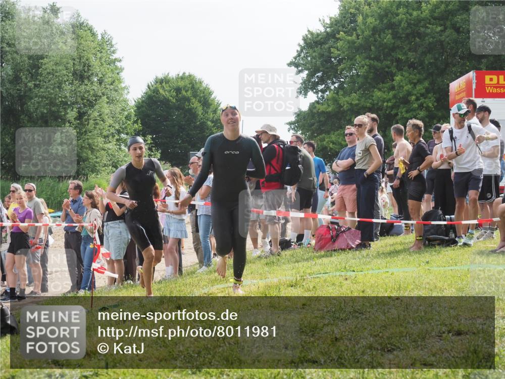 15.06.2025 - 27. Vierlanden-Triathlon KatJ http://msf.ph/oto/8011981 15.06.2025 10:13:54 Schwimmen 490, 513, 540, 622 meine-sportfotos.de