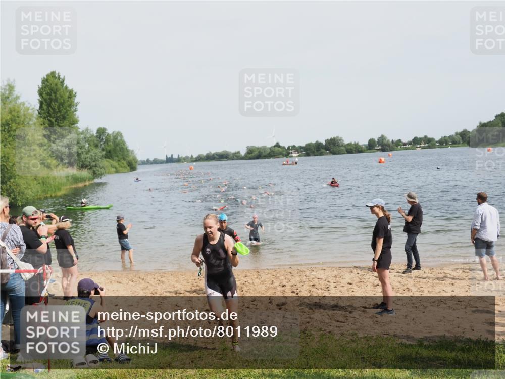 21.06.2025 - 27. Vierlanden-Triathlon MichiJ http://msf.ph/oto/8011989 15.06.2026 10:14:23 Schwimmen 482, 565, 618 meine-sportfotos.de