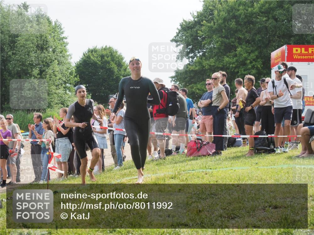 15.06.2025 - 27. Vierlanden-Triathlon KatJ http://msf.ph/oto/8011992 15.06.2025 10:13:54 Schwimmen 490, 513, 540, 622 meine-sportfotos.de