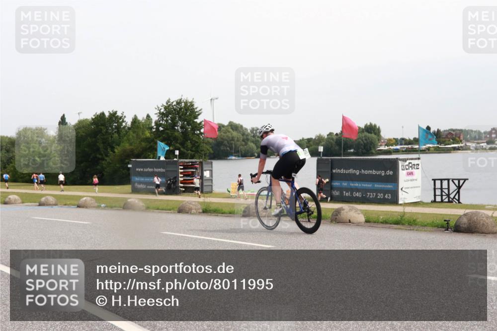 15.06.2025 - 27. Vierlanden-Triathlon H.Heesch http://msf.ph/oto/8011995 15.06.2025 11:05:32 Radfahren 718 meine-sportfotos.de