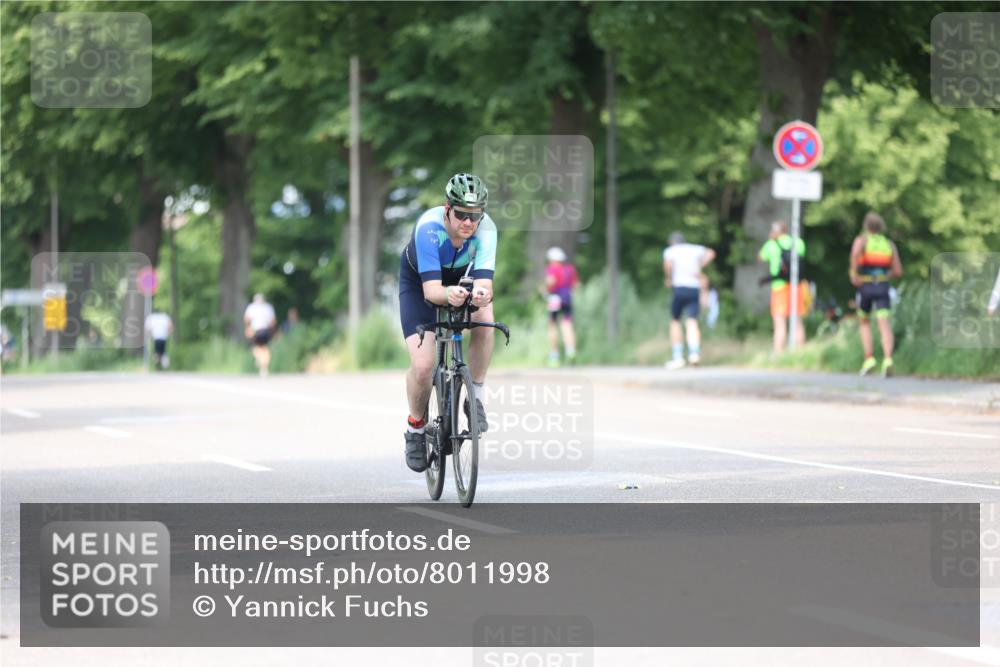 15.06.2025 - 7 Türme Triathlon Yannick Fuchs http://msf.ph/oto/8011998 15.06.2025 13:26:46 Radfahren 667, 1071, 1153 meine-sportfotos.de