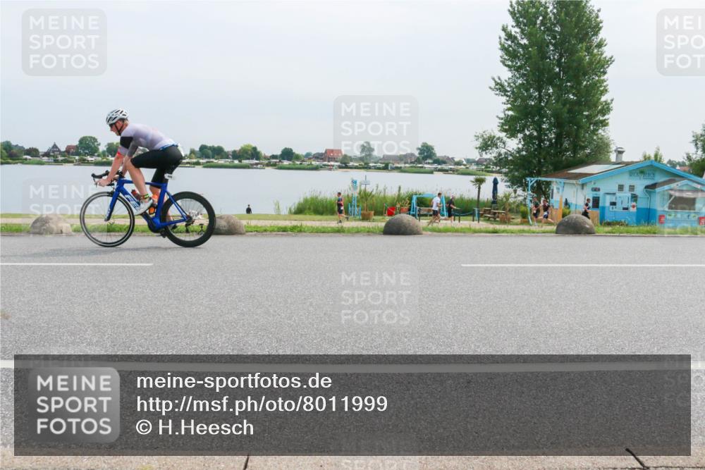 15.06.2025 - 27. Vierlanden-Triathlon H.Heesch http://msf.ph/oto/8011999 15.06.2025 11:05:32 Radfahren 99, 222, 688, 718 meine-sportfotos.de
