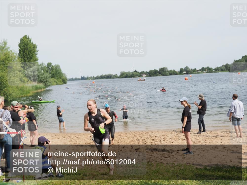 21.06.2025 - 27. Vierlanden-Triathlon MichiJ http://msf.ph/oto/8012004 15.06.2026 10:14:23 Schwimmen 482, 565, 618 meine-sportfotos.de
