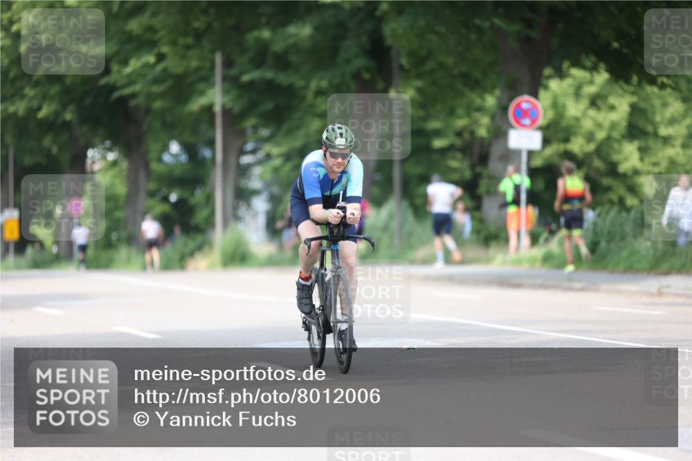 15.06.2025 - 7 Türme Triathlon Yannick Fuchs http://msf.ph/oto/8012006 15.06.2025 13:26:46 Radfahren 667, 1071, 1153 meine-sportfotos.de