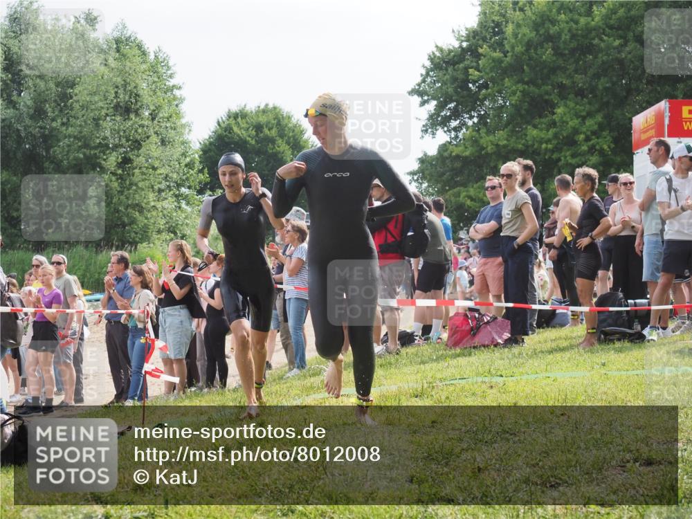 15.06.2025 - 27. Vierlanden-Triathlon KatJ http://msf.ph/oto/8012008 15.06.2025 10:13:54 Schwimmen 490, 513, 540, 622 meine-sportfotos.de