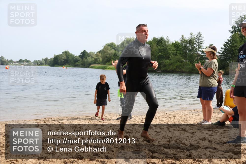 15.06.2025 - 27. Vierlanden-Triathlon Lena Gebhardt http://msf.ph/oto/8012013 15.06.2025 10:09:33 Schwimmen 421 meine-sportfotos.de