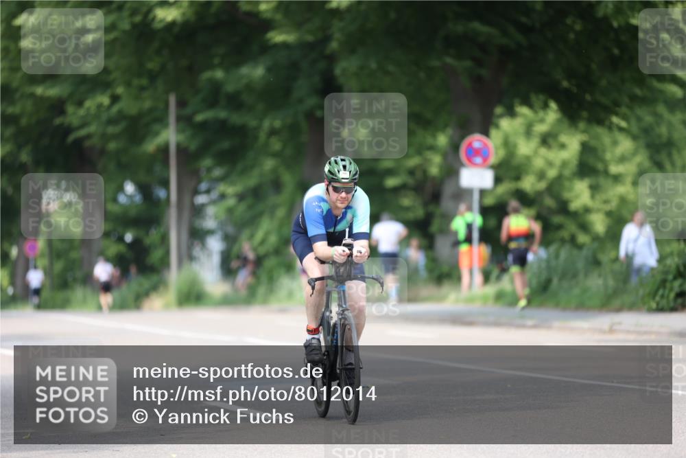 15.06.2025 - 7 Türme Triathlon Yannick Fuchs http://msf.ph/oto/8012014 15.06.2025 13:26:46 Radfahren 667, 1071, 1153 meine-sportfotos.de