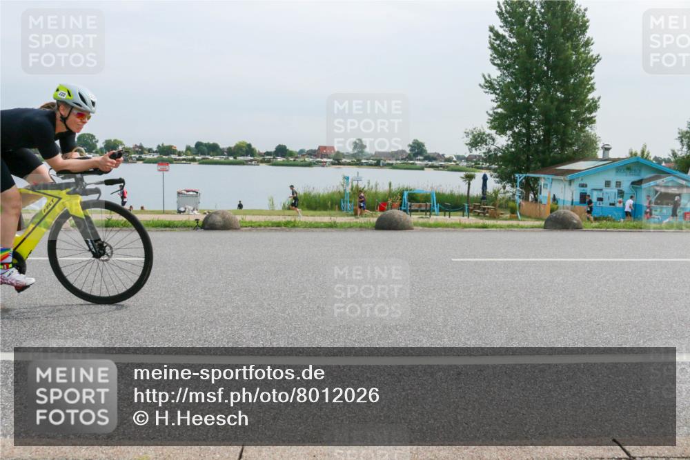 15.06.2025 - 27. Vierlanden-Triathlon H.Heesch http://msf.ph/oto/8012026 15.06.2025 11:05:35 Radfahren 99, 222, 552, 688, 718 meine-sportfotos.de