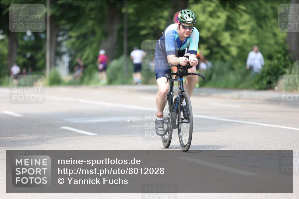 15.06.2025 - 7 Türme Triathlon Yannick Fuchs http://msf.ph/oto/8012028 15.06.2025 13:26:46 Radfahren 667, 1071, 1153 meine-sportfotos.de