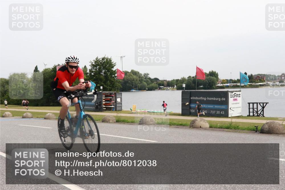 15.06.2025 - 27. Vierlanden-Triathlon H.Heesch http://msf.ph/oto/8012038 15.06.2025 11:05:42 Radfahren 82, 99, 552 meine-sportfotos.de
