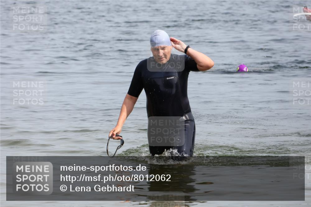 15.06.2025 - 27. Vierlanden-Triathlon Lena Gebhardt http://msf.ph/oto/8012062 15.06.2025 10:09:52 Schwimmen 466 meine-sportfotos.de