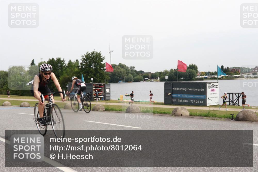 15.06.2025 - 27. Vierlanden-Triathlon H.Heesch http://msf.ph/oto/8012064 15.06.2025 11:06:07 Radfahren 220, 569, 732 meine-sportfotos.de