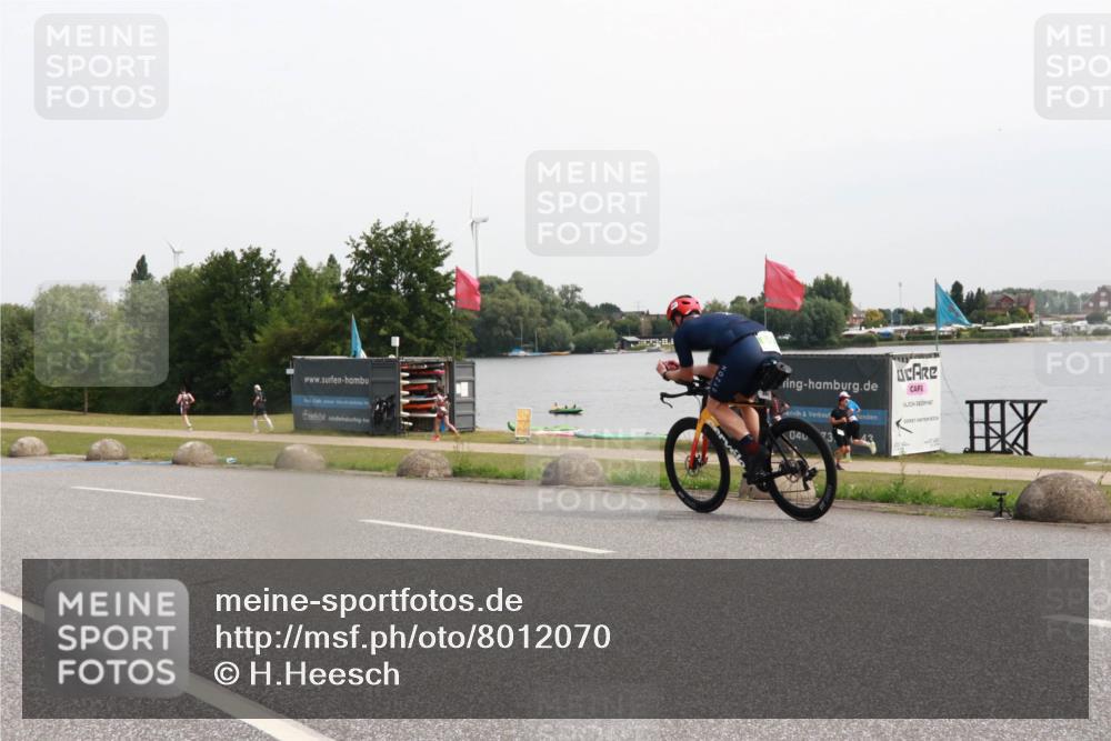 15.06.2025 - 27. Vierlanden-Triathlon H.Heesch http://msf.ph/oto/8012070 15.06.2025 11:06:09 Radfahren 220, 569, 732 meine-sportfotos.de