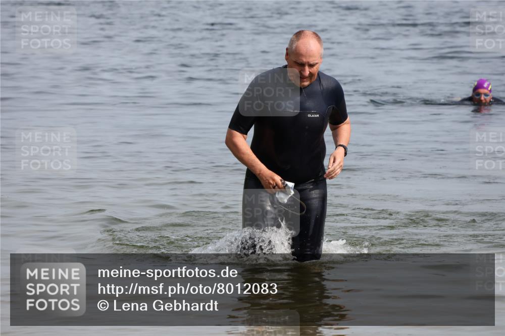 15.06.2025 - 27. Vierlanden-Triathlon Lena Gebhardt http://msf.ph/oto/8012083 15.06.2025 10:09:54 Schwimmen 466 meine-sportfotos.de