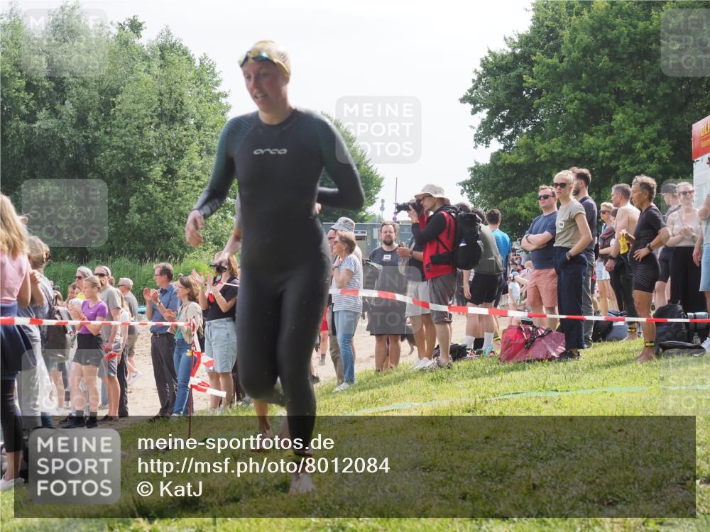 15.06.2025 - 27. Vierlanden-Triathlon KatJ http://msf.ph/oto/8012084 15.06.2025 10:13:55 Schwimmen 472, 490, 513, 540, 622 meine-sportfotos.de
