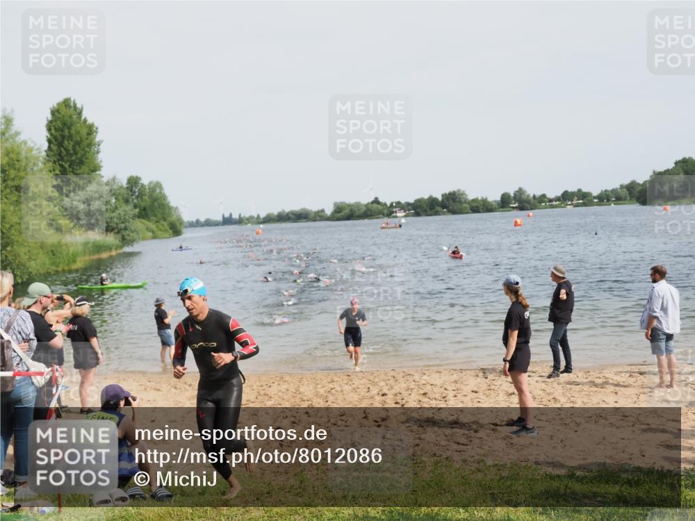 21.06.2025 - 27. Vierlanden-Triathlon MichiJ http://msf.ph/oto/8012086 15.06.2026 10:14:25 Schwimmen 482, 565, 618 meine-sportfotos.de