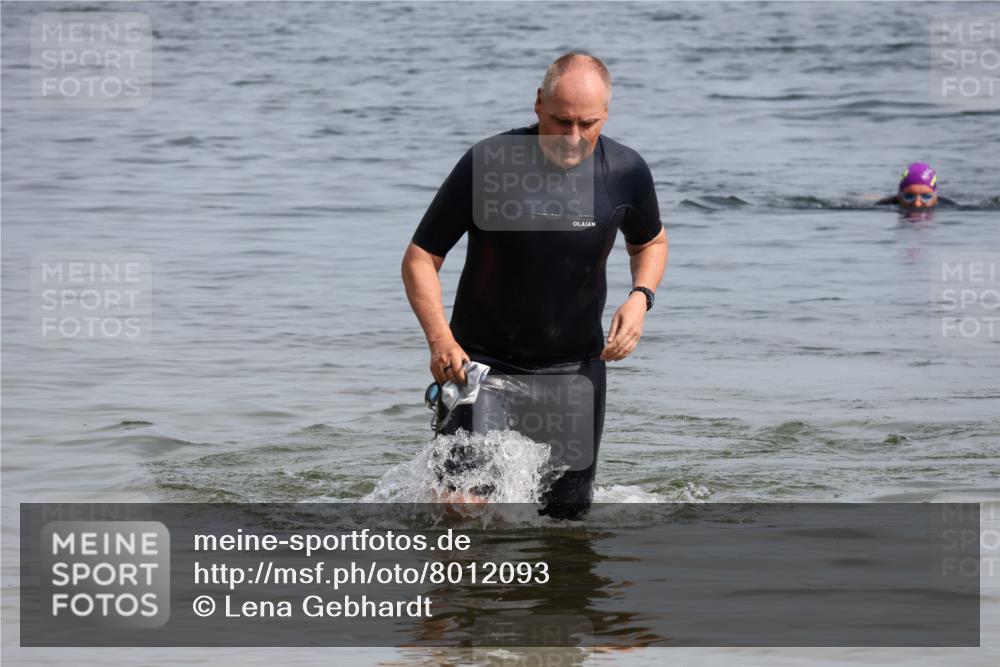 15.06.2025 - 27. Vierlanden-Triathlon Lena Gebhardt http://msf.ph/oto/8012093 15.06.2025 10:09:54 Schwimmen 466 meine-sportfotos.de