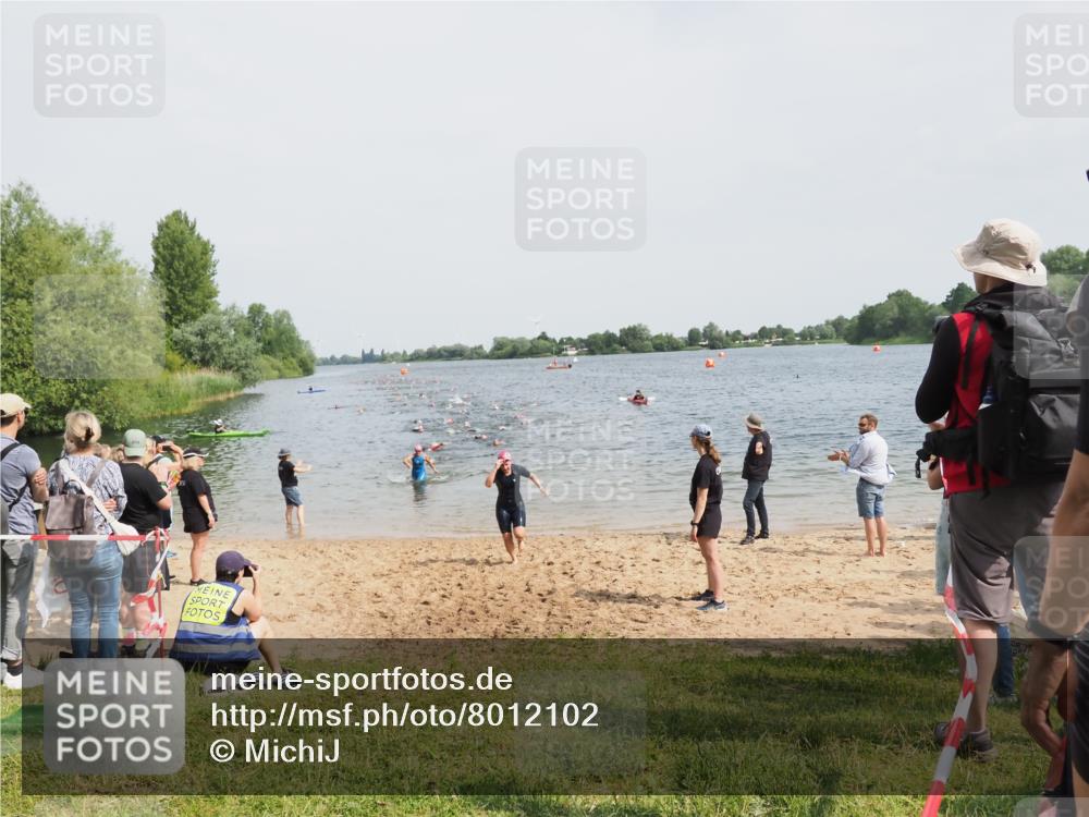 21.06.2025 - 27. Vierlanden-Triathlon MichiJ http://msf.ph/oto/8012102 15.06.2026 10:14:27 Schwimmen 482, 565, 615, 618 meine-sportfotos.de