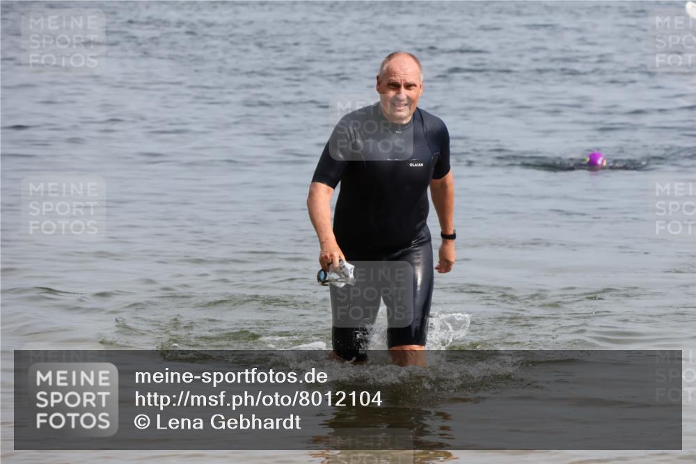 15.06.2025 - 27. Vierlanden-Triathlon Lena Gebhardt http://msf.ph/oto/8012104 15.06.2025 10:09:55 Schwimmen 466 meine-sportfotos.de