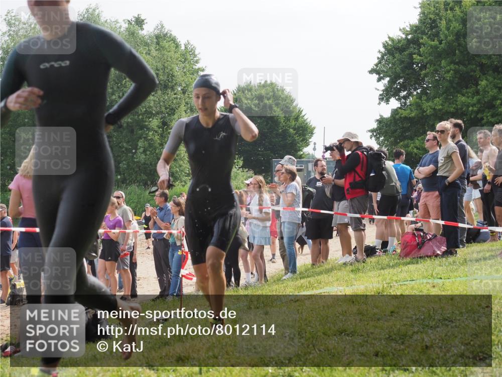 15.06.2025 - 27. Vierlanden-Triathlon KatJ http://msf.ph/oto/8012114 15.06.2025 10:13:55 Schwimmen 472, 490, 513, 540, 622 meine-sportfotos.de
